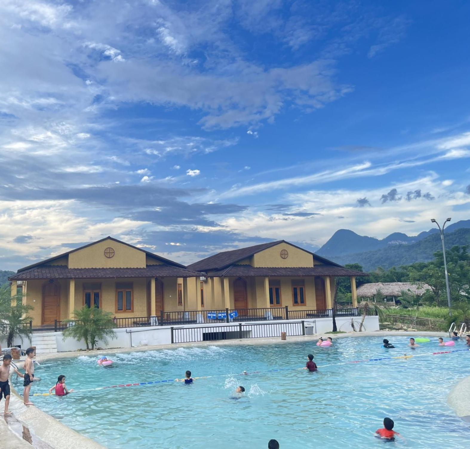 Sky Bay Lodge Ha Giang Exterior photo